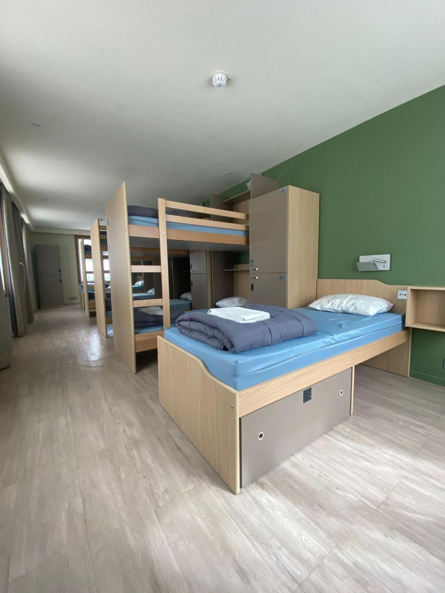 Bunk Bed 8-Bed Male Dormitory Room