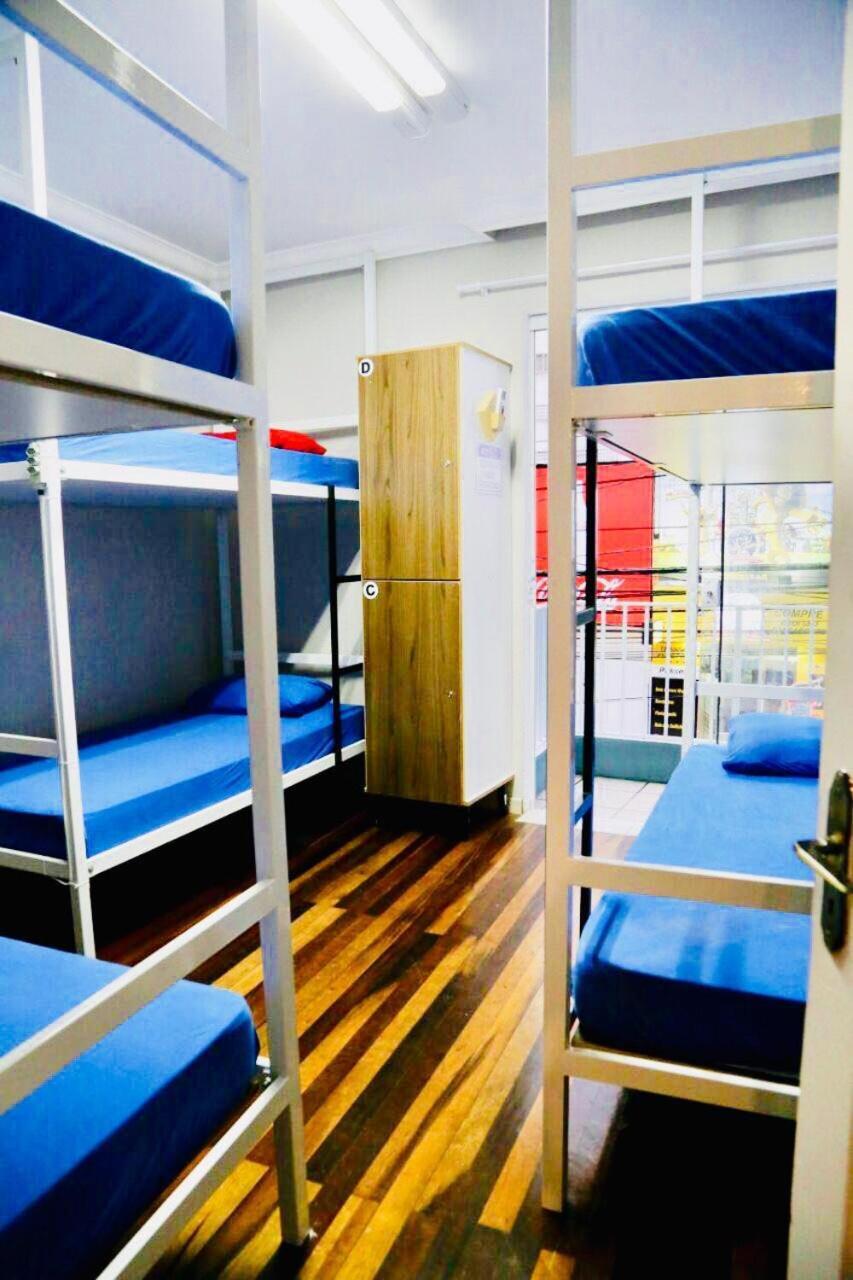 Cama de Solteiro em Dormitório com 6 Camas
