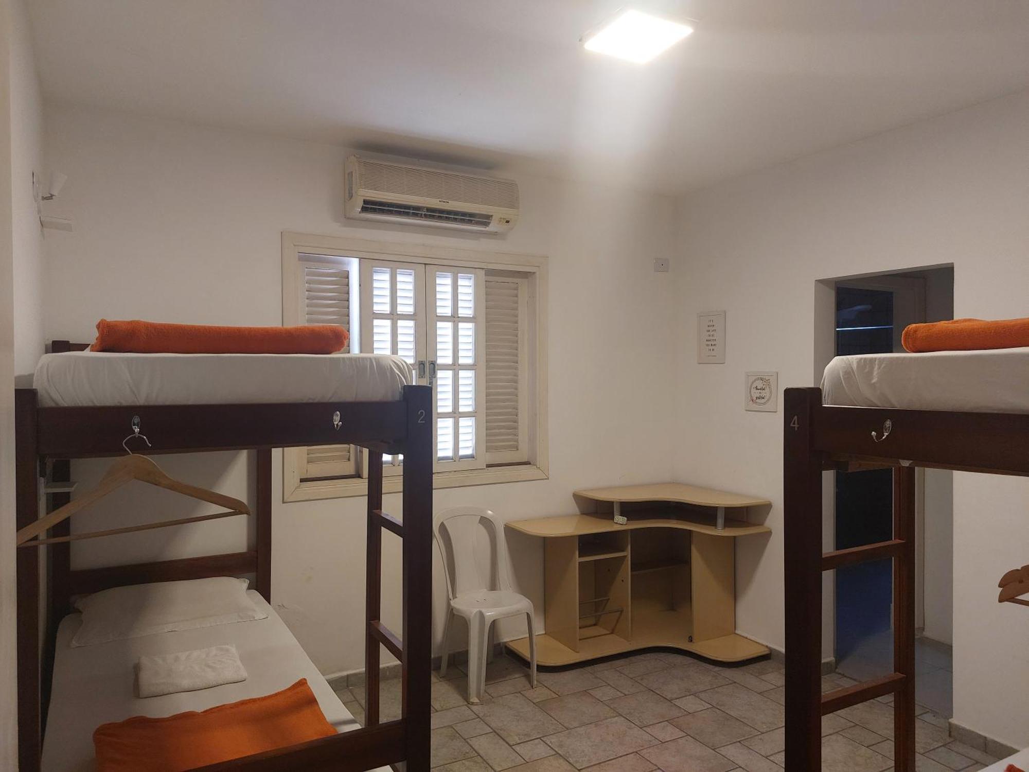 Cama em Dormitório Misto com 6 Camas
