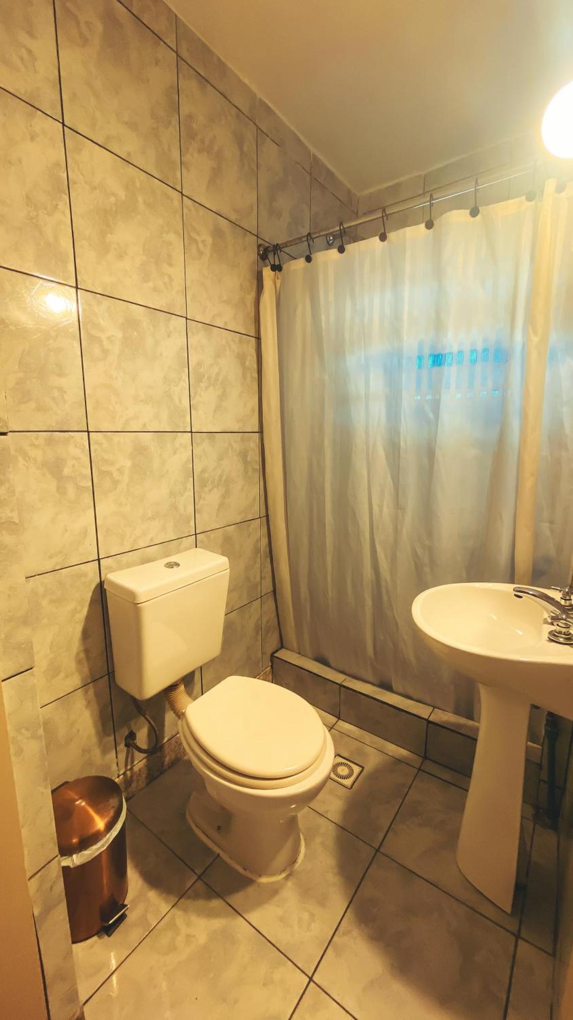 Cama individual en una Habitación Compartida de 4 camas con baño privado
