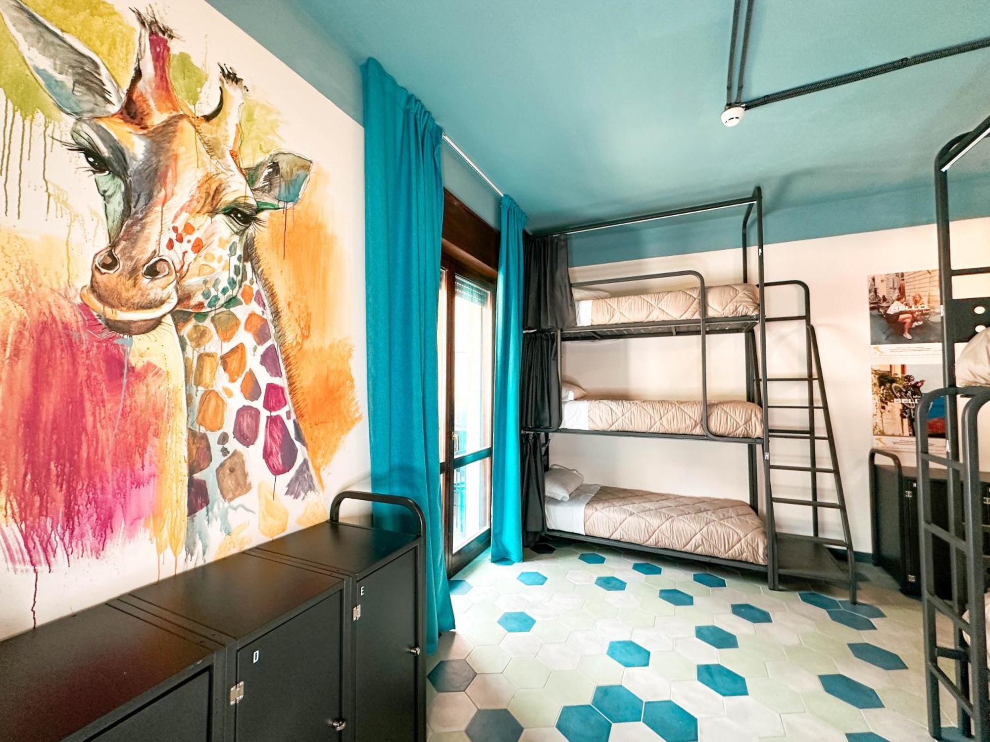 Habitación compartida mixta de 10 camas