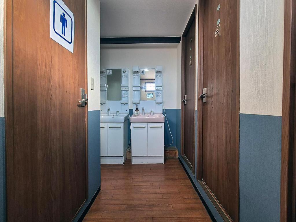 Cama en habitación femenina compartida de 4 camas