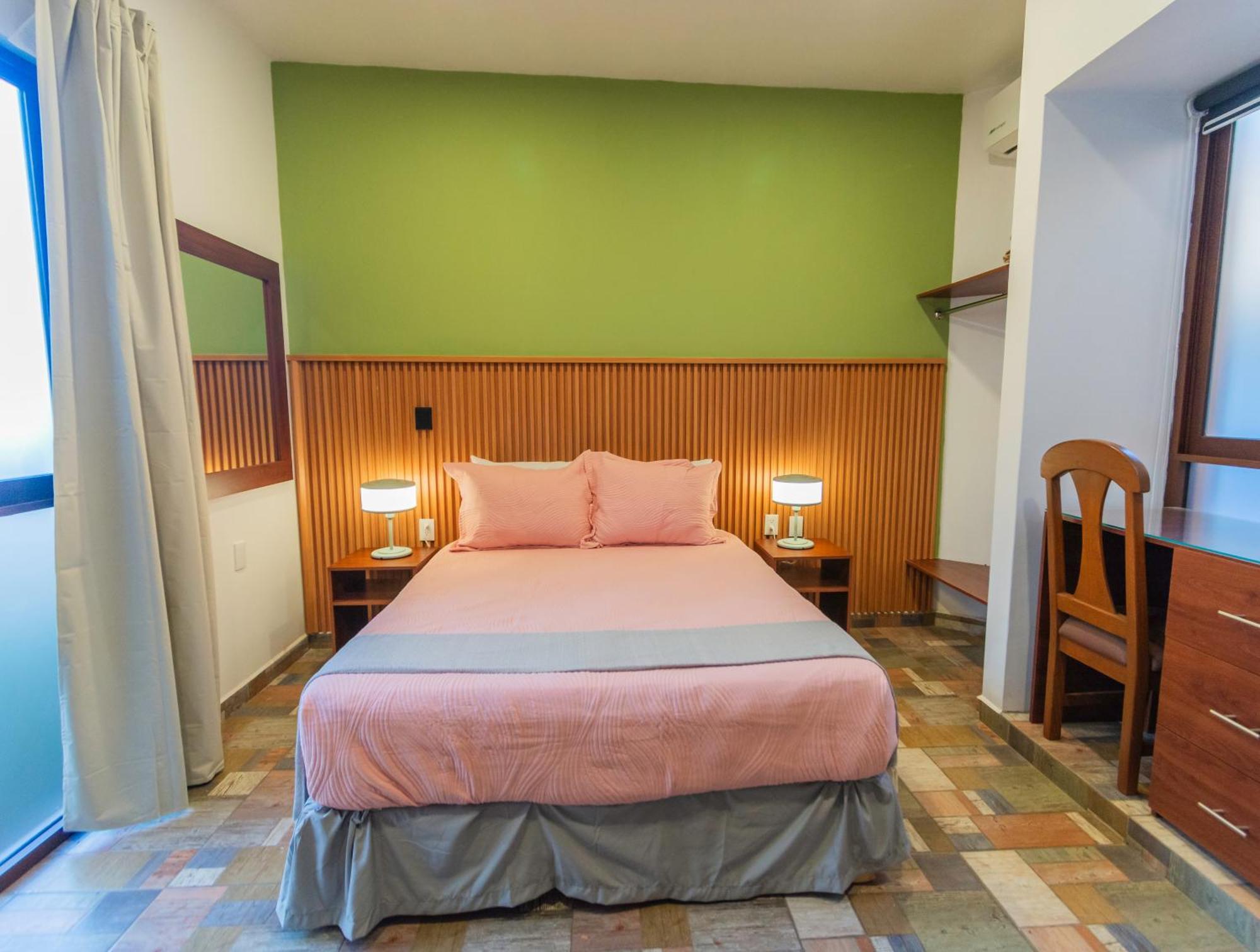 Estudio con cama extragrande