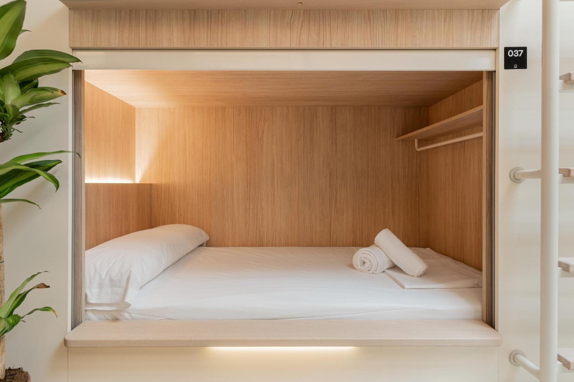 Single Bed in Dormitory Room,1691033160:JPEG