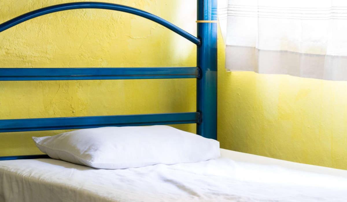 Cama en habitación compartida con 4 camas