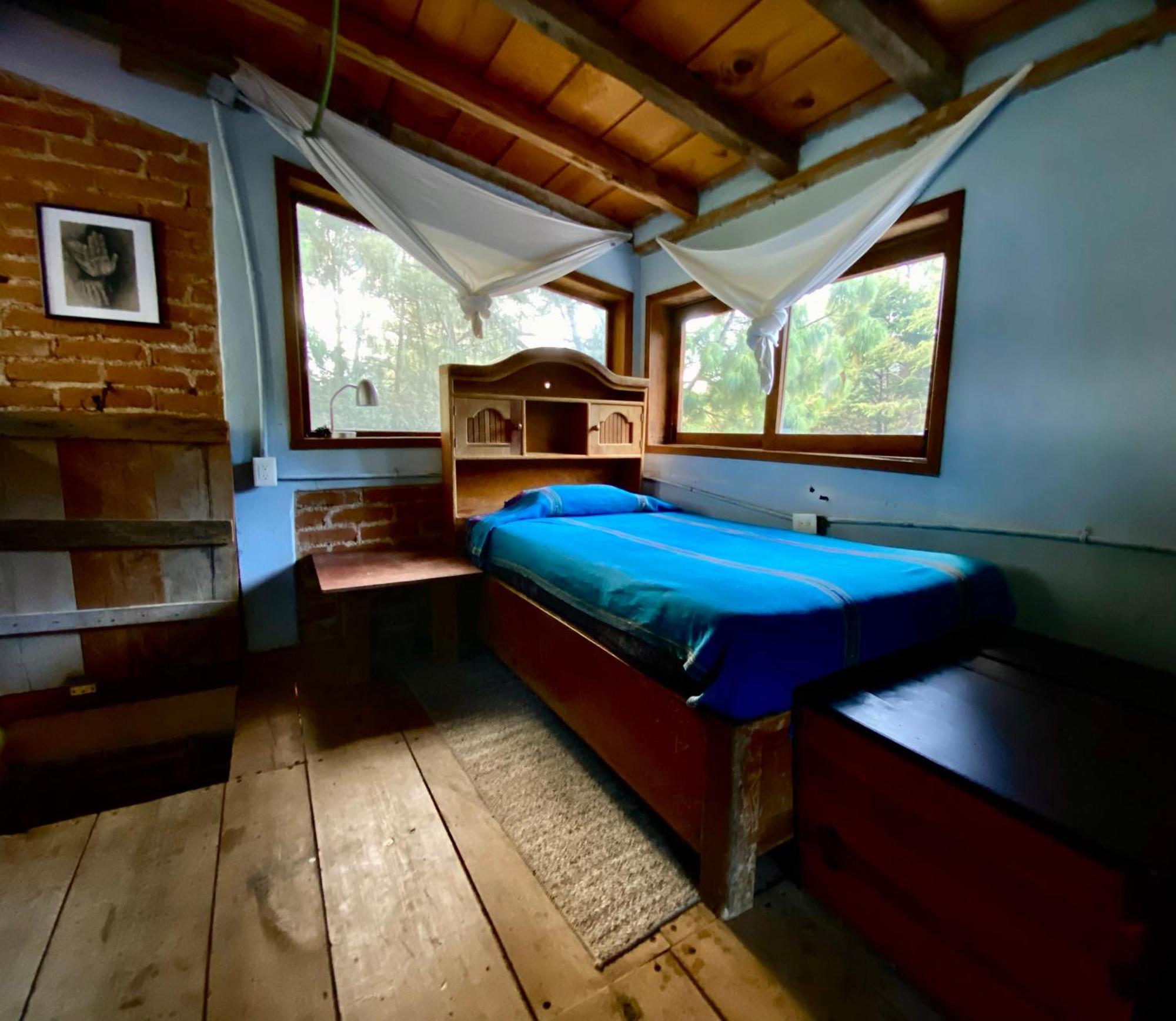 Cama Individual en habitación compartida femenina