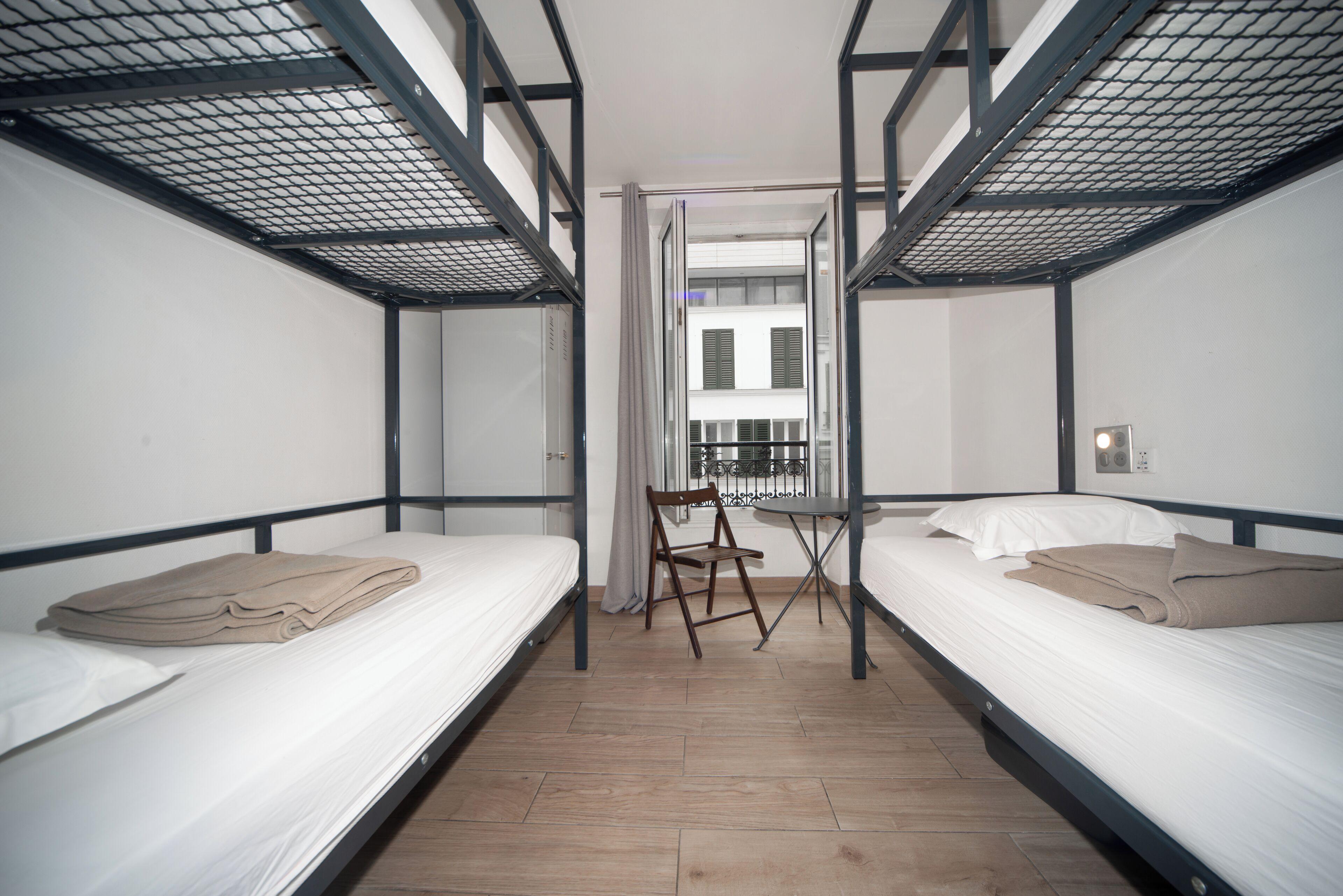 Cama em Dormitório Misto com 4 Camas