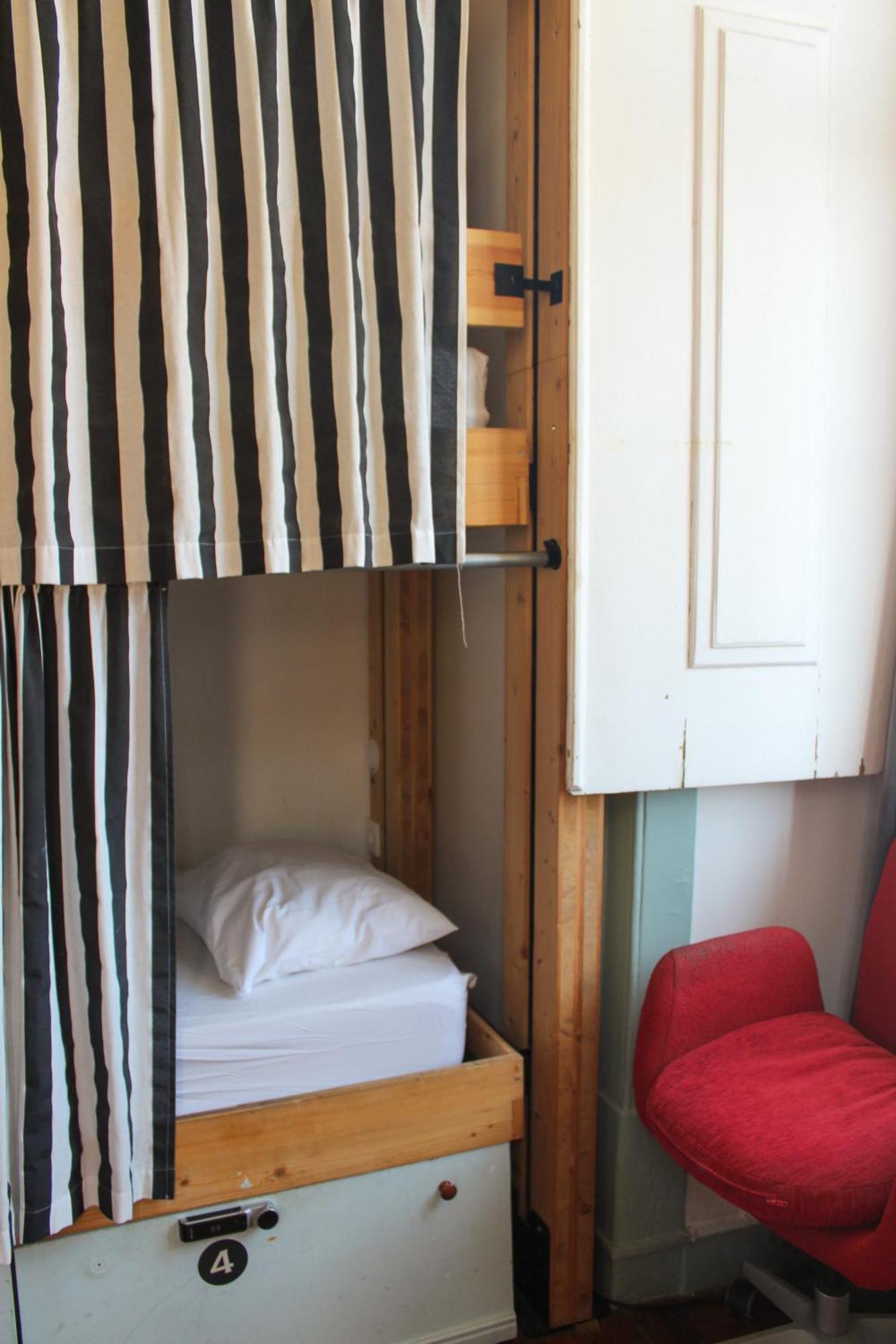 Cama em Dormitório Misto com 4 Camas