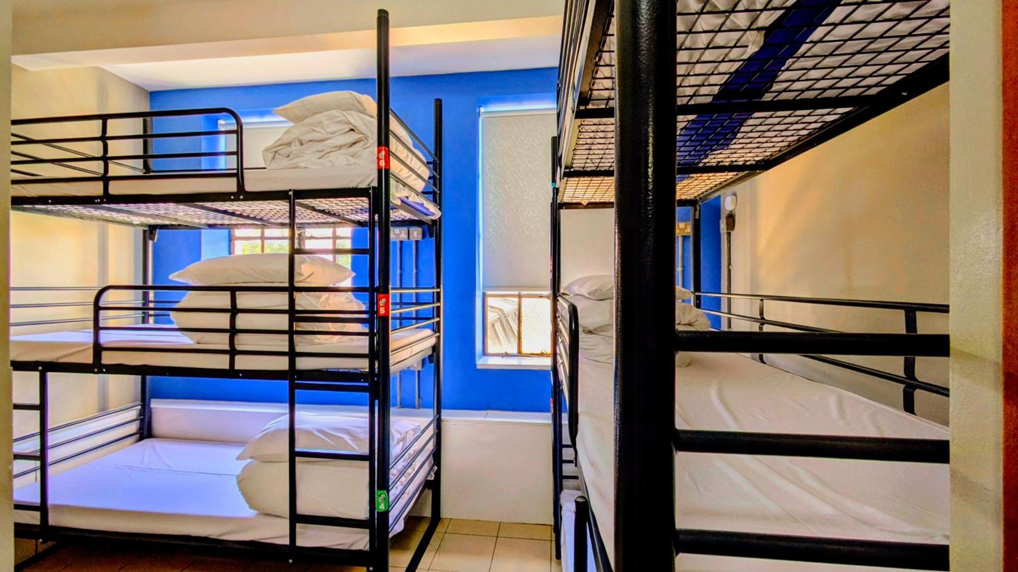Bed in 6 Mixed Room with Shared Bathroom