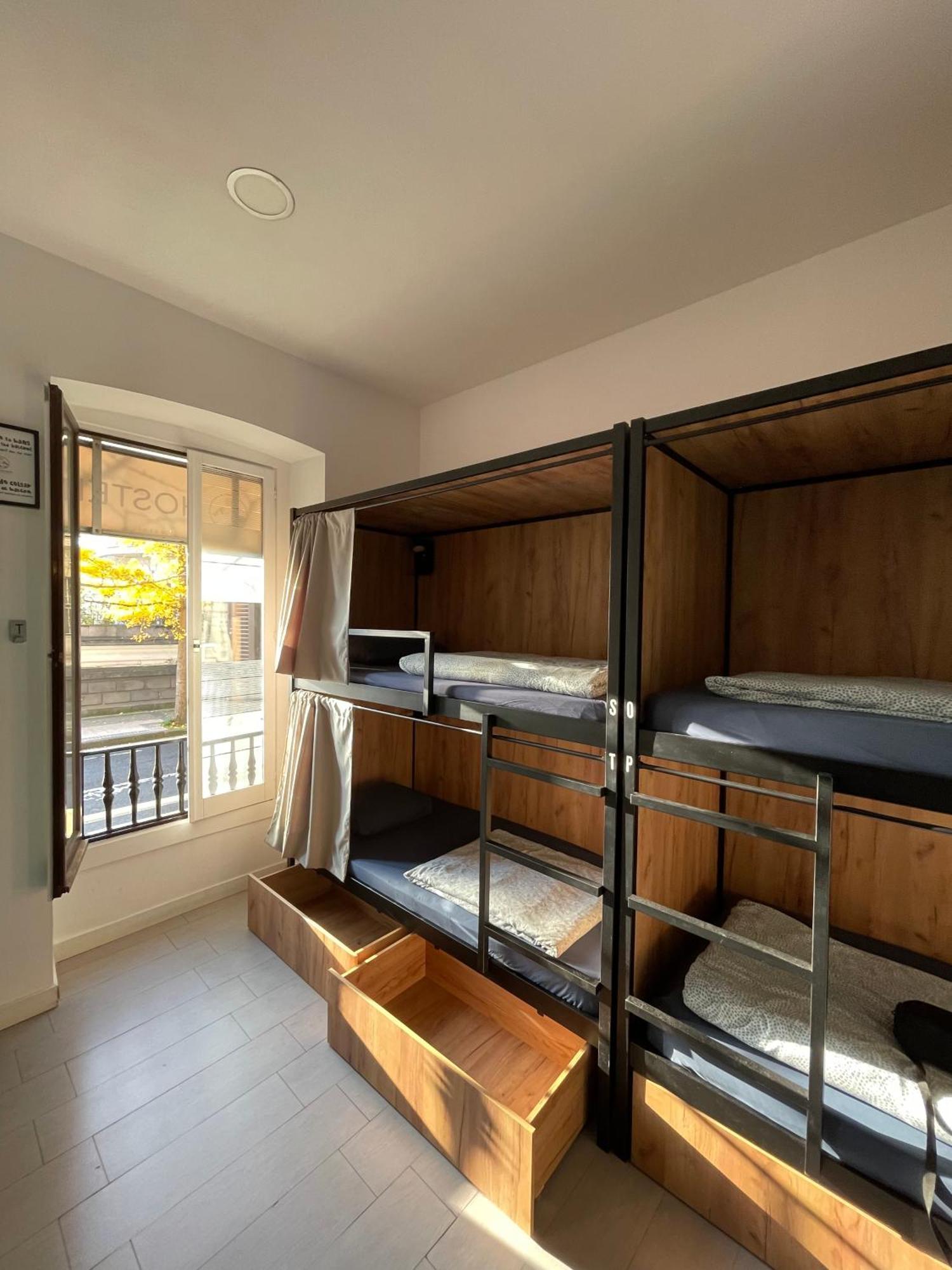 Bed 8-Bed Mixed Dormitory Room