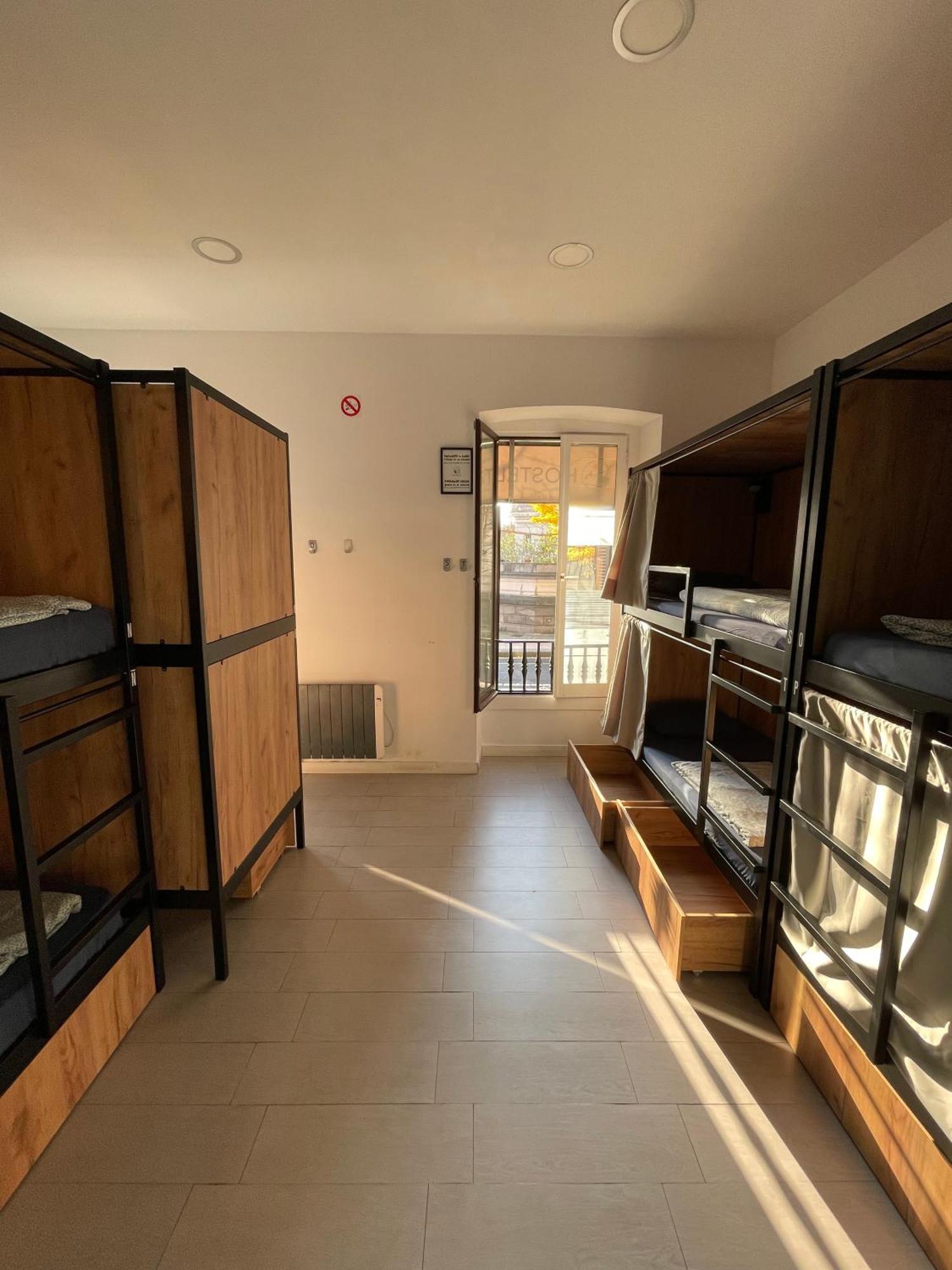 Bed 8-Bed Mixed Dormitory Room