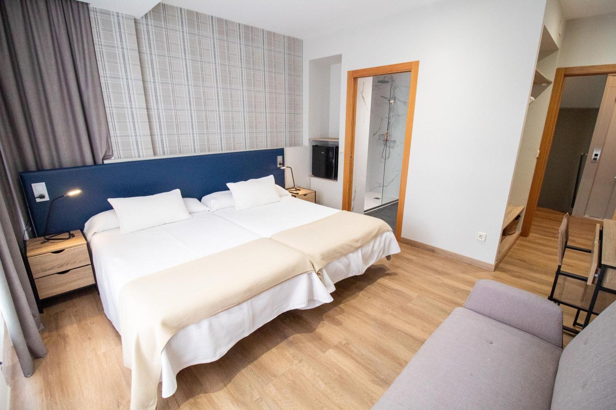 Double or Twin Room,1743017505:JPEG