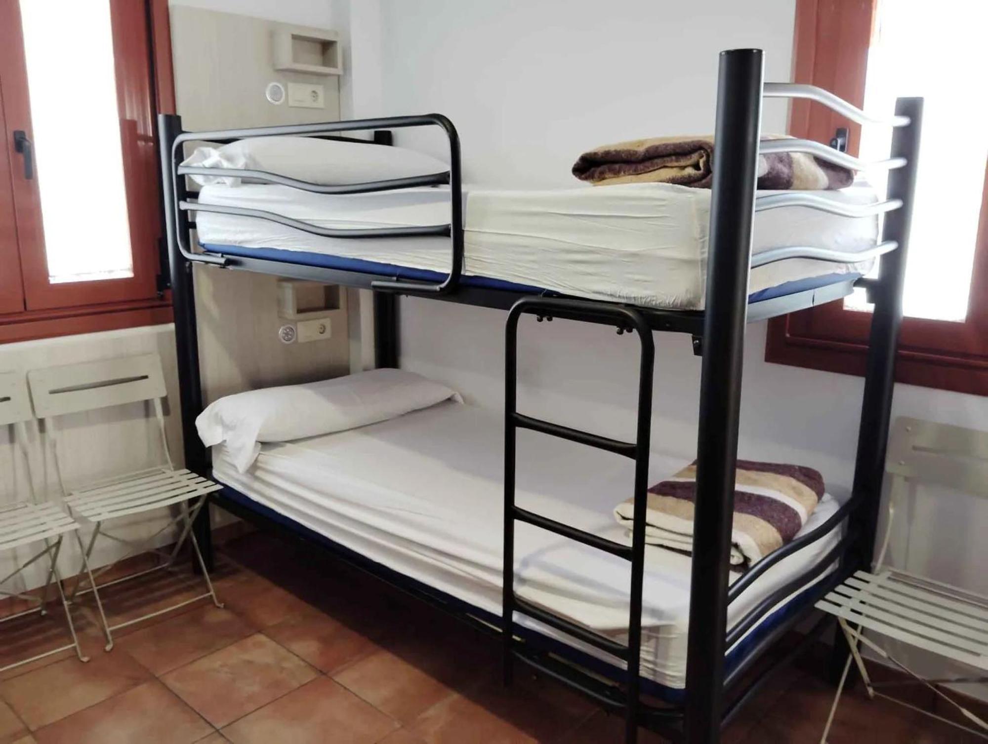 Cama individual en habitación compartida mixta