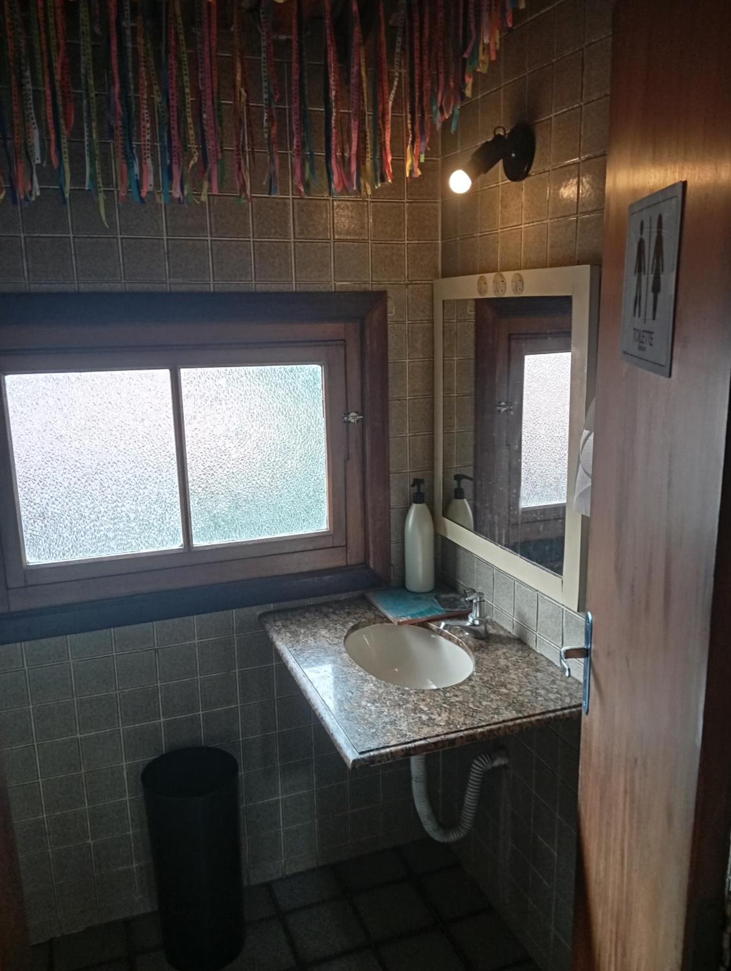 Quarto Triplo com Banheiro Privativo