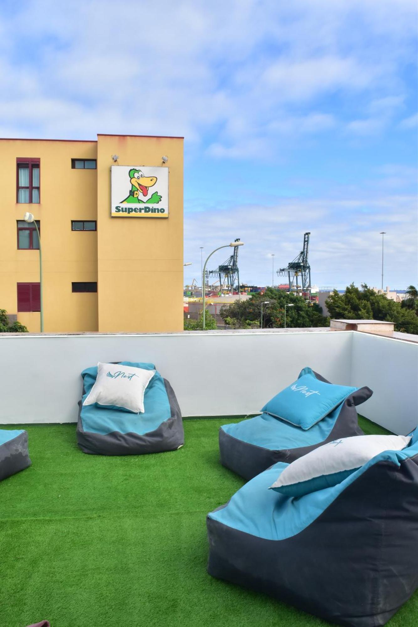 Litera en dormitorio compartido mixto con 9 camas