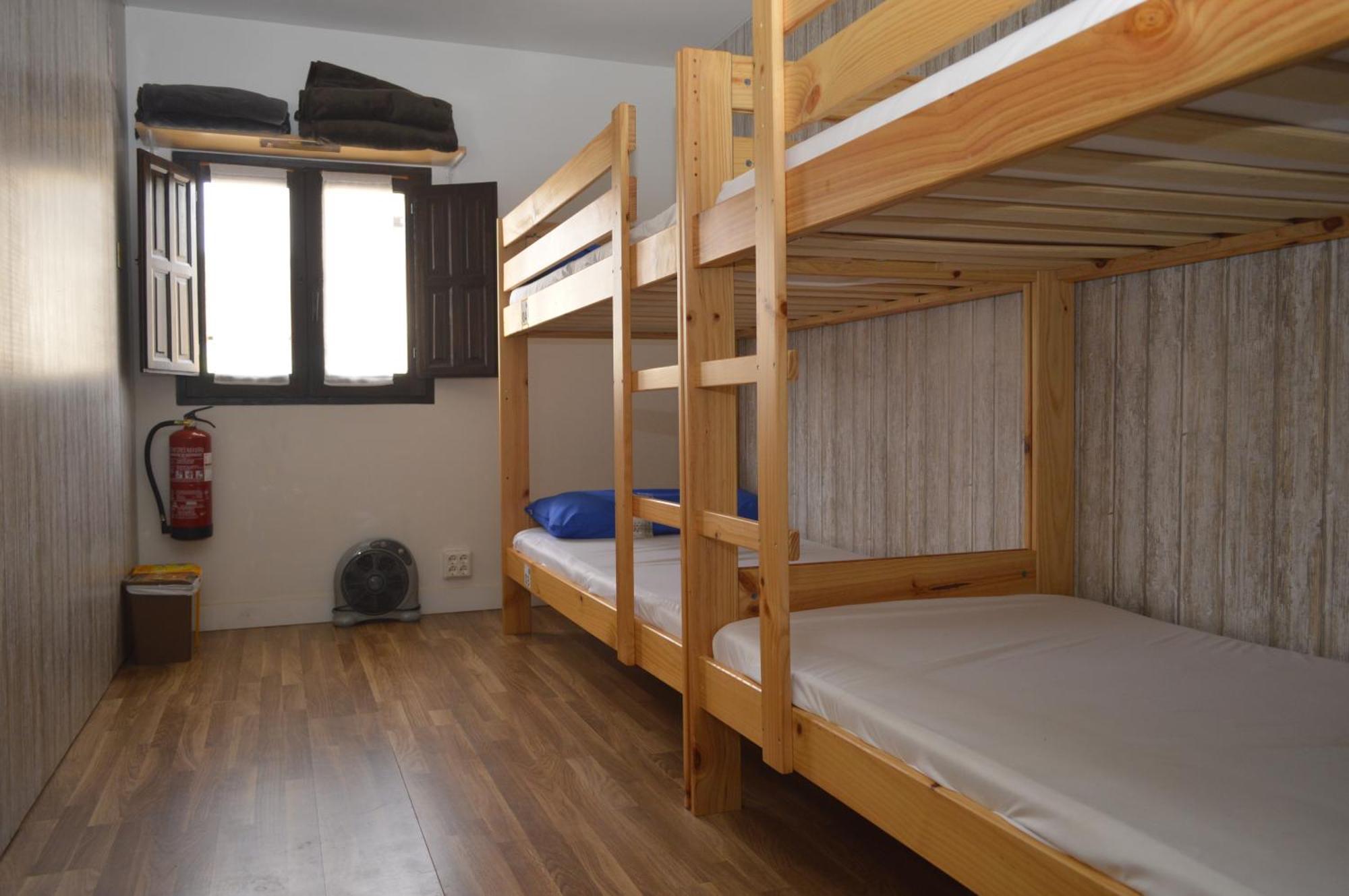 Habitación Cuádruple Económica con baño compartido