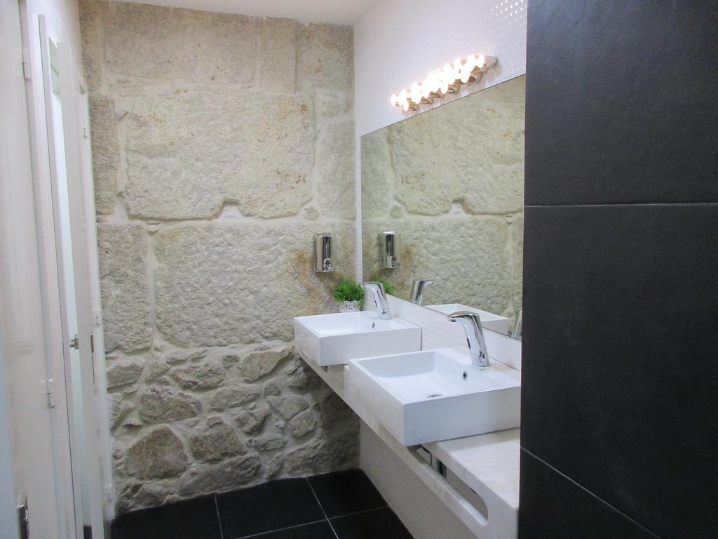 Bed in 10-Bed Mixed Dormitory Room with Private Bathroom and River View,179369181:JPEG