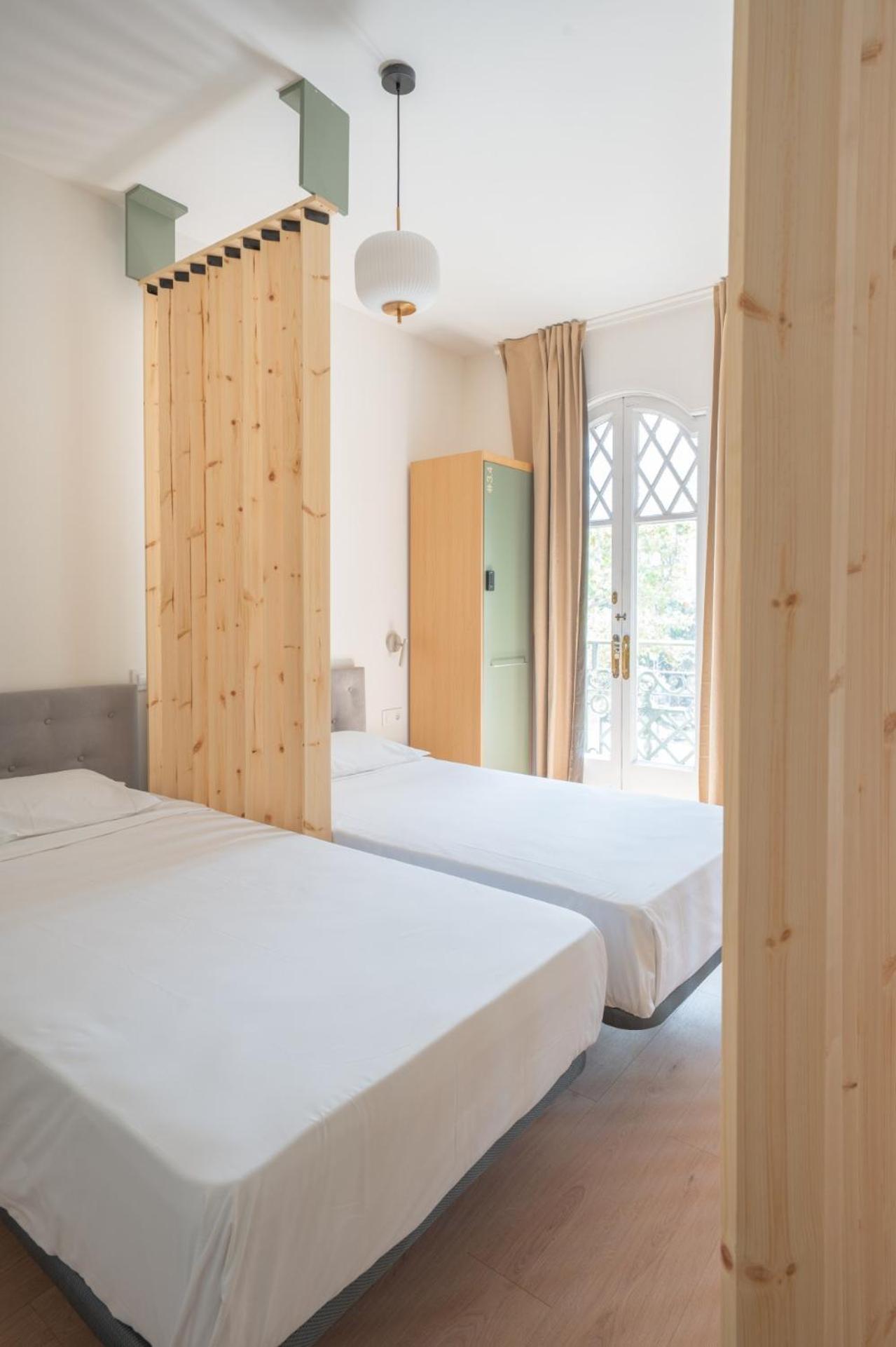 Cama Individual en habitación compartida femenina