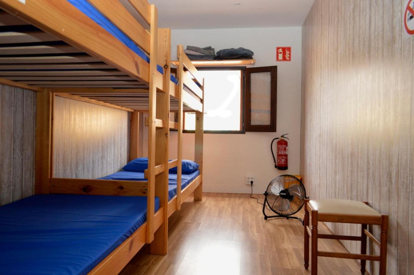 Habitación Cuádruple Económica con baño compartido