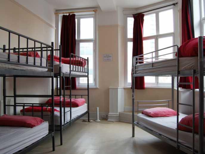 Cama em Dormitório Misto com 6 Camas
