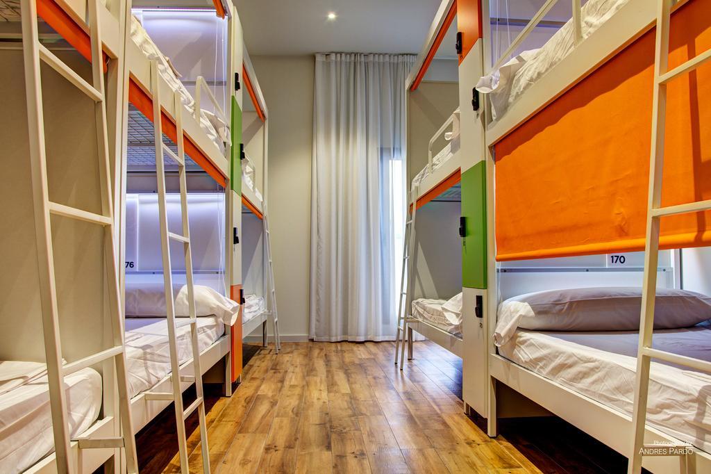 Litera en habitación compartida masculina