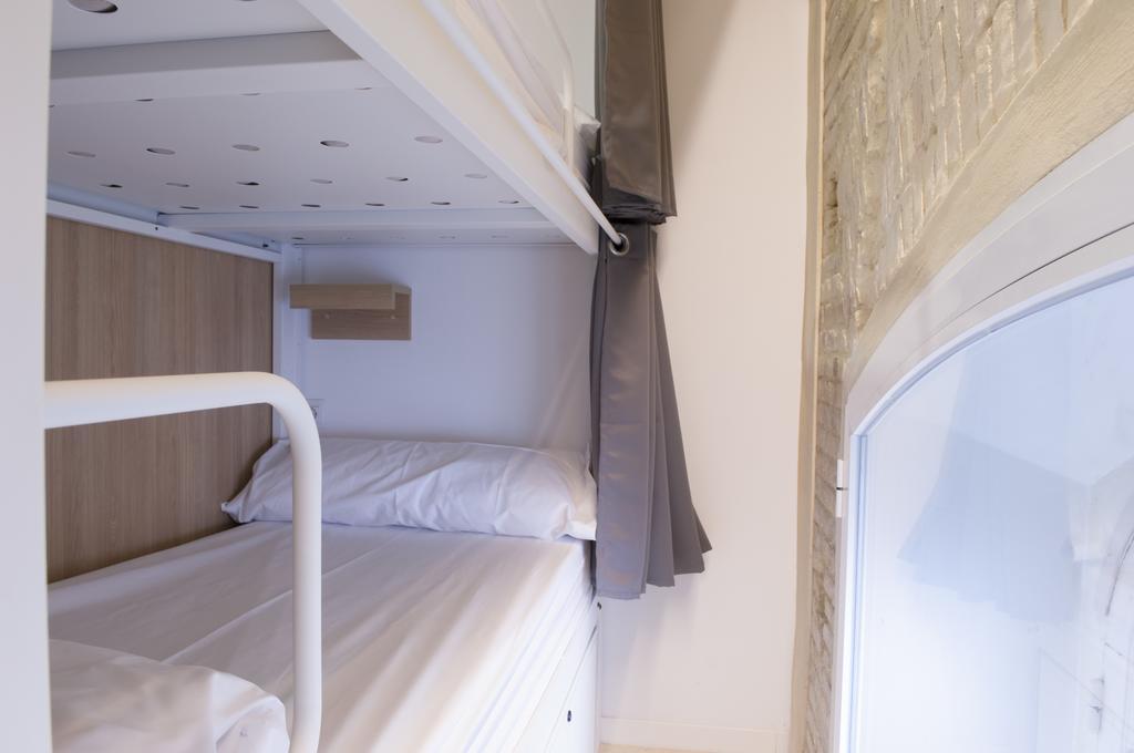 Bed in 8-Bed Female Dormitory Room,215623949:JPEG