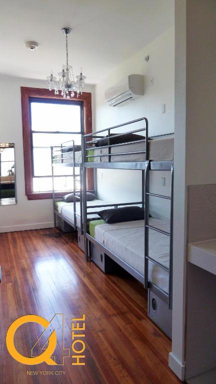 Cama de Solteiro em Dormitório Feminino com 4 Camas
