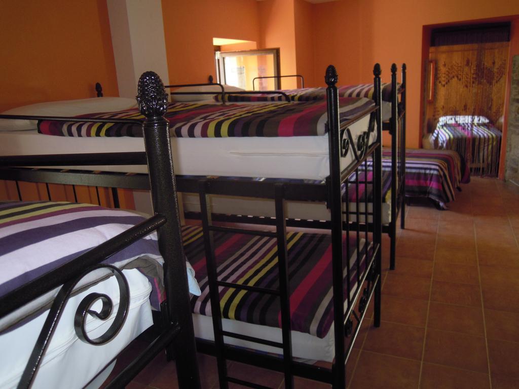 Cama individual en habitación compartida mixta