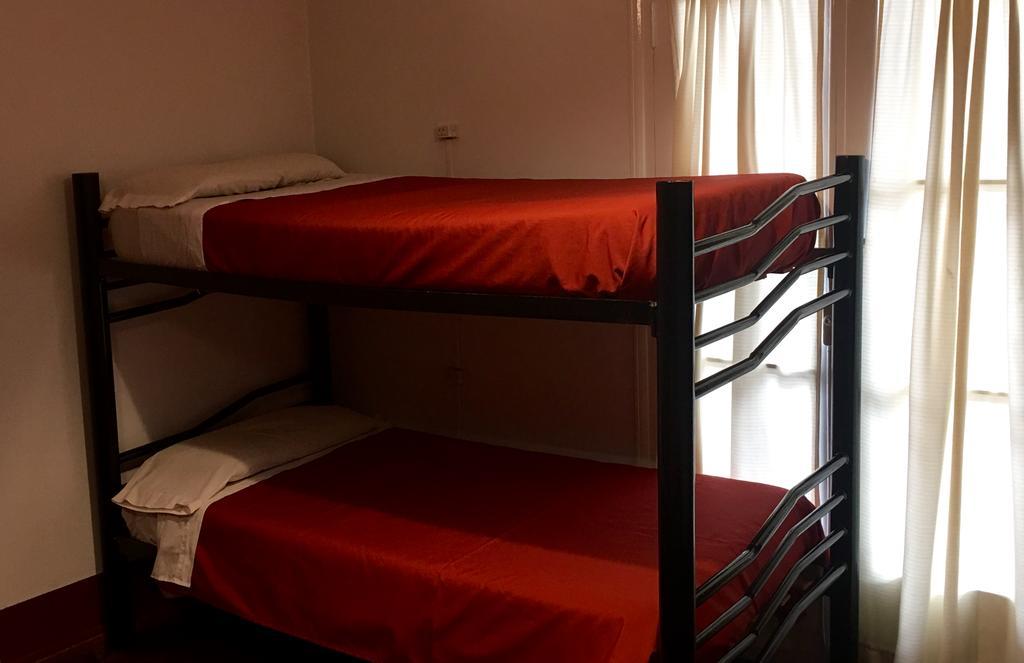 Cama Individual en dormitorio compartido de 6 camas