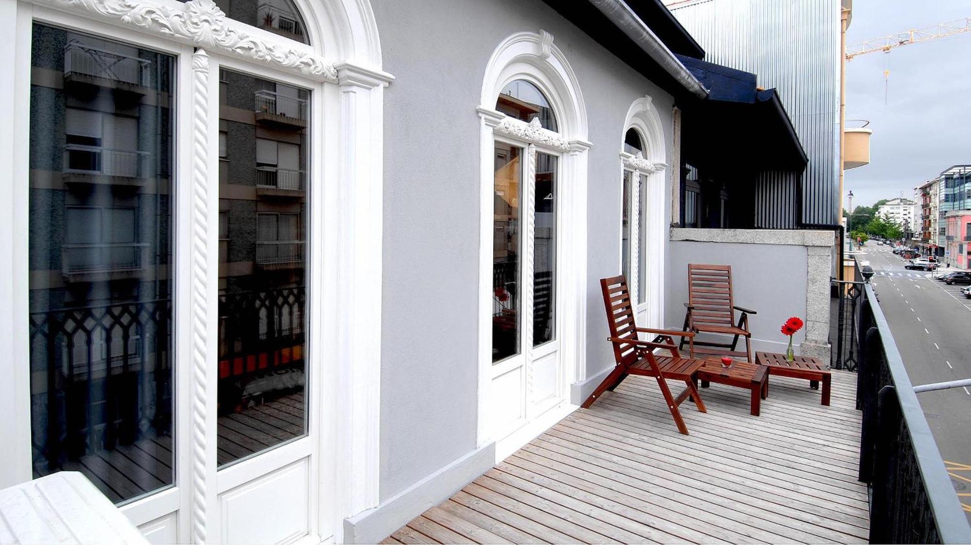 Bed in 8-Bed Dormitory Room with Balcony,687971733:JPEG