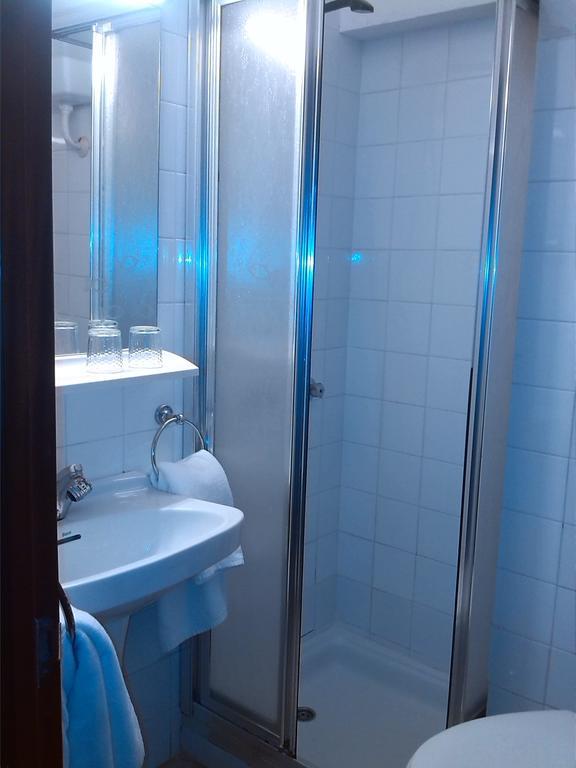 Habitación Doble con baño privado - 2 camas
