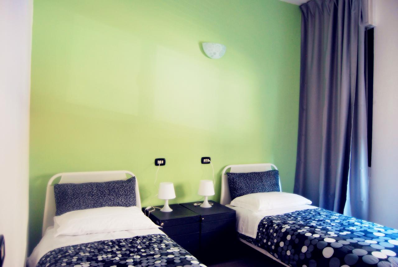 Cama en habitación femenina compartida de 4 camas