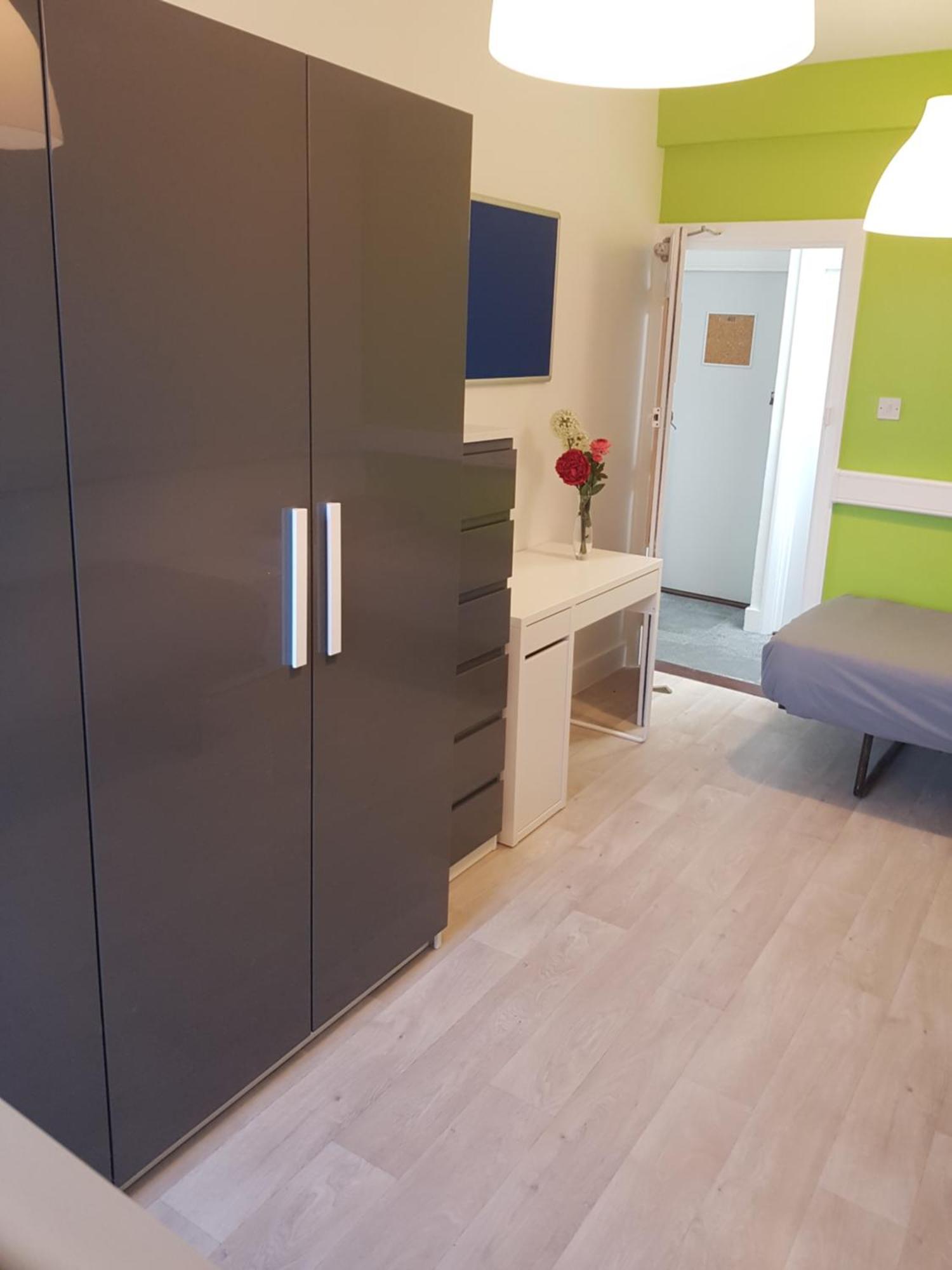 Quarto com 2 Camas de Solteiro