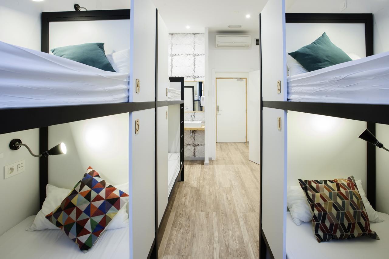 Bed in 6-Bed Dormitory Room with Private Bathroom,1333891385:JPEG