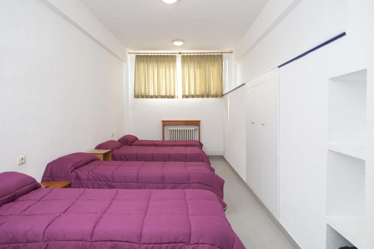 Cama individual en habitación compartida