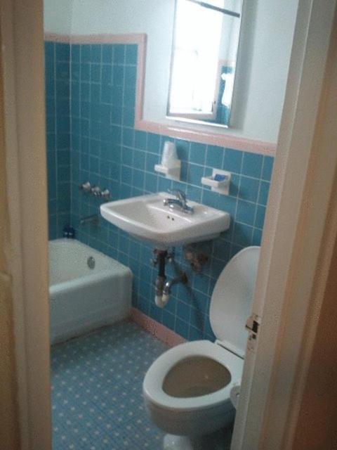 Queen Room with Shared Bathroom,65344594:JPEG