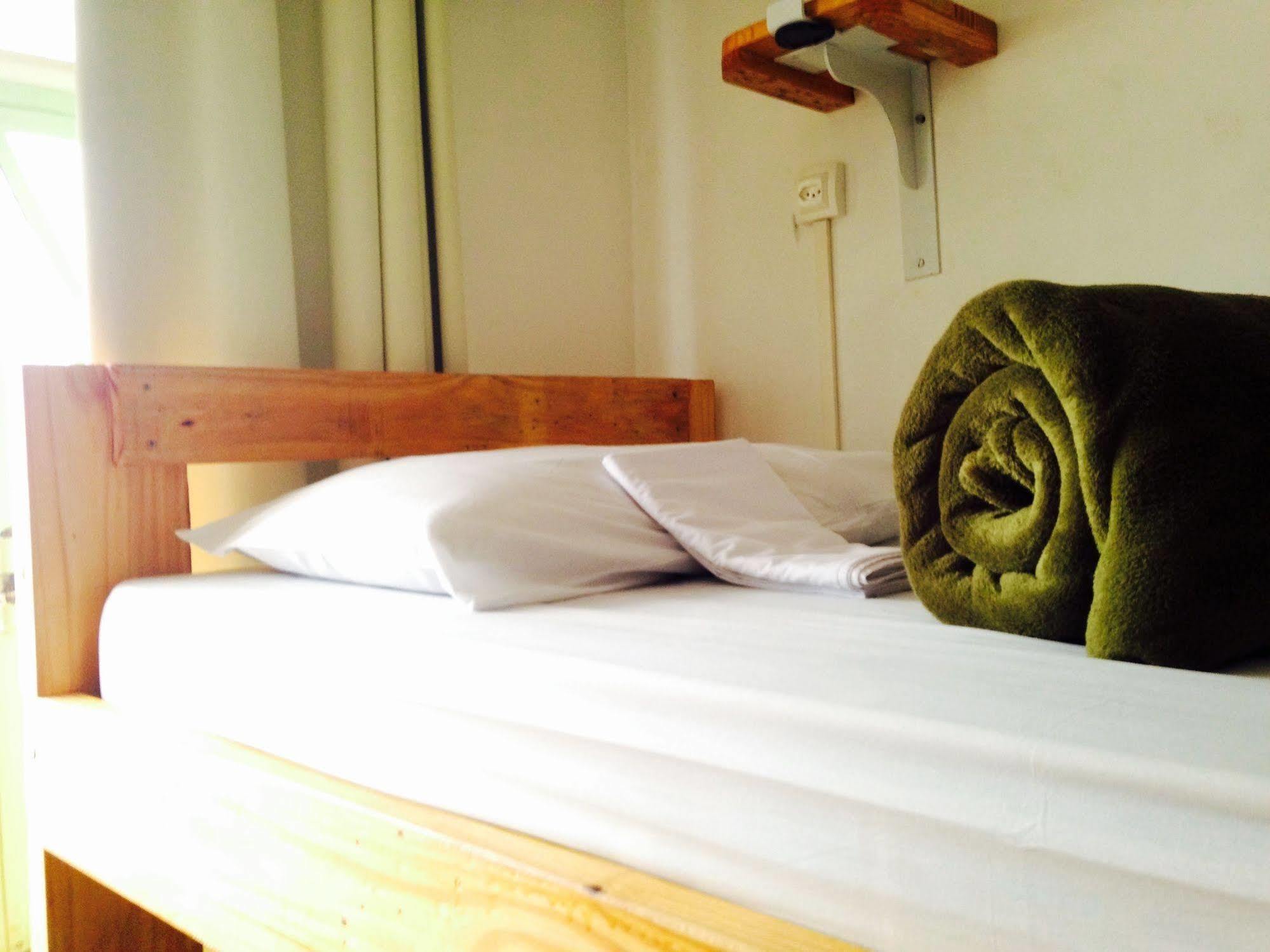 Cama de Solteiro em Dormitório Misto com 9 Camas