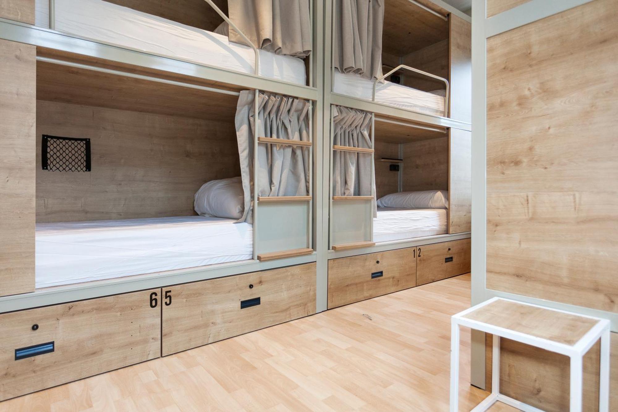 Bed 6-Bed Female Dormitory Room