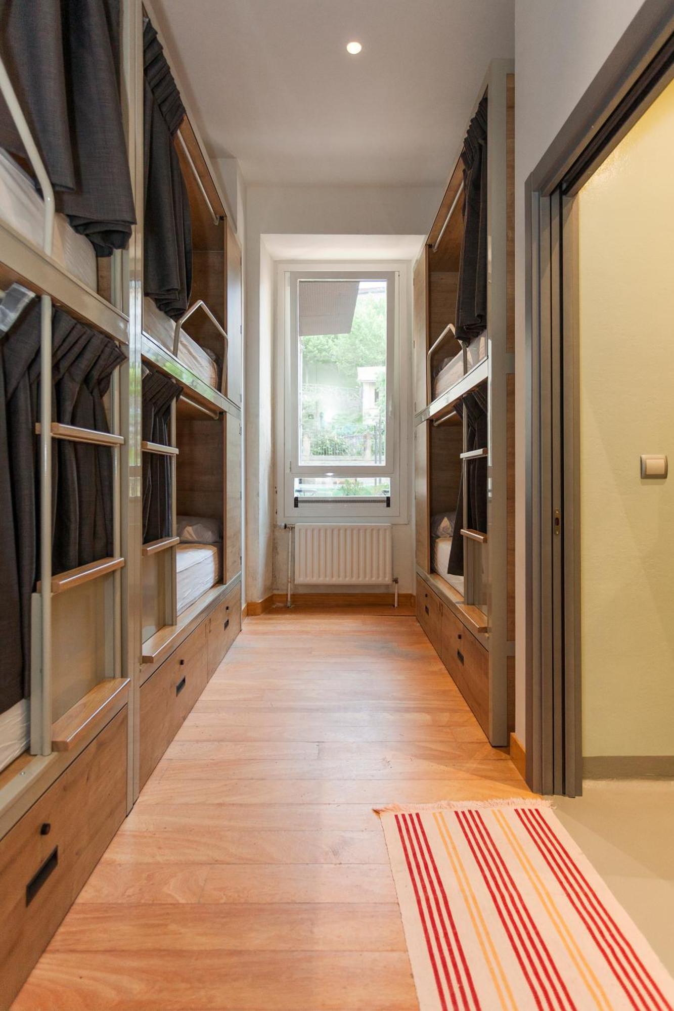 6-Bed Room Private Bathroom