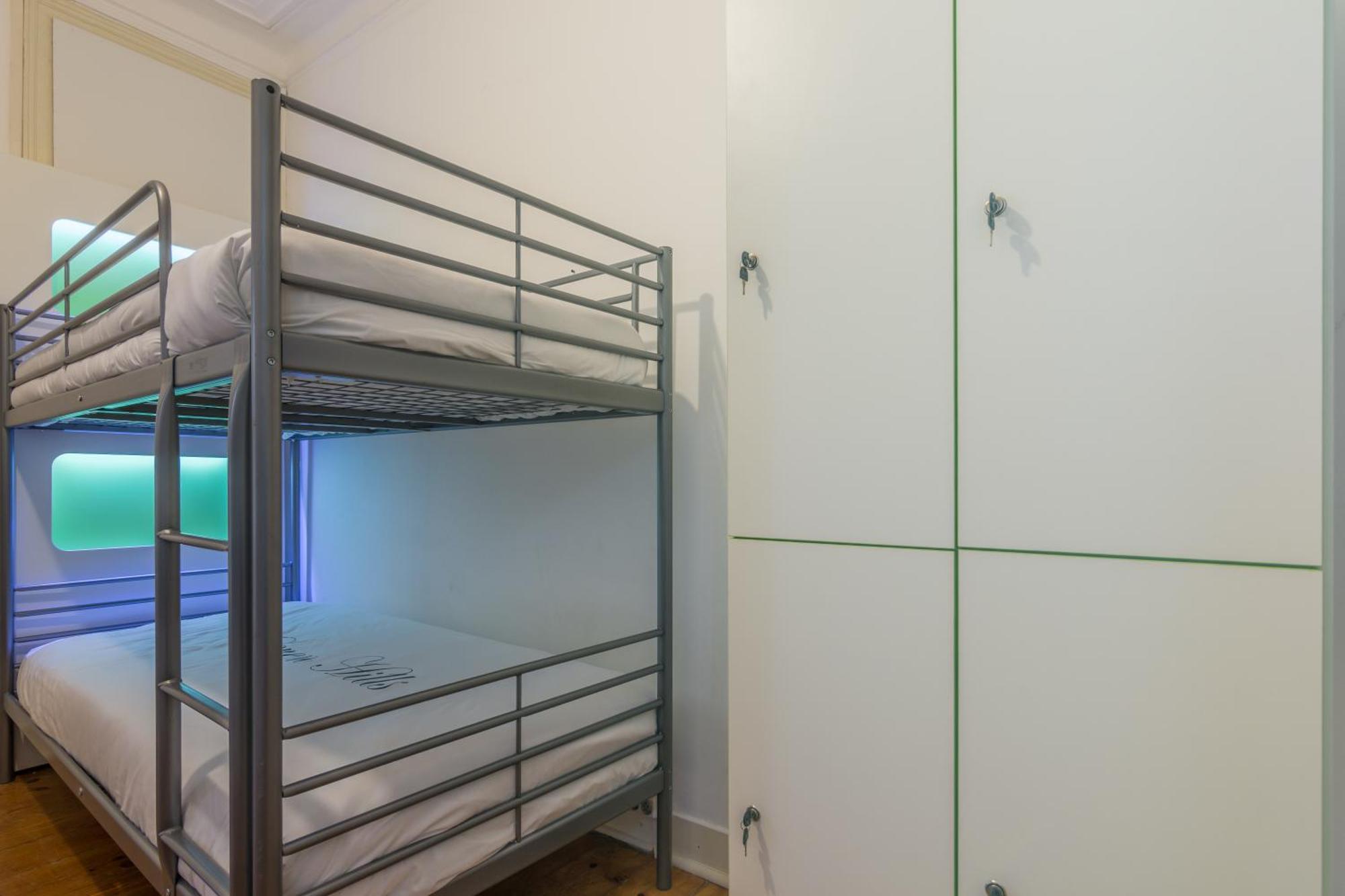 Cama en habitación compartida mixta de 6 camas