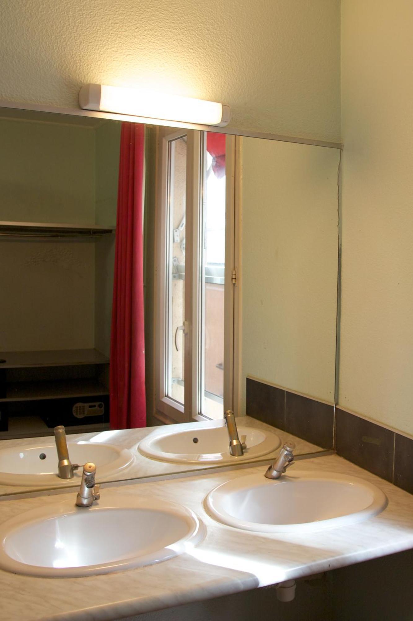 Habitación Doble con baño compartido - 2 camas