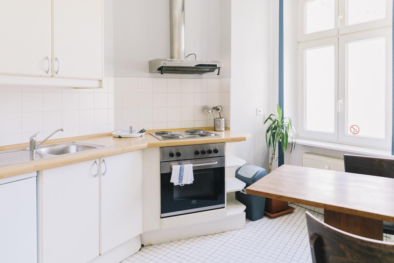 Apartamento con 1 dormitorio doble y baño compartido