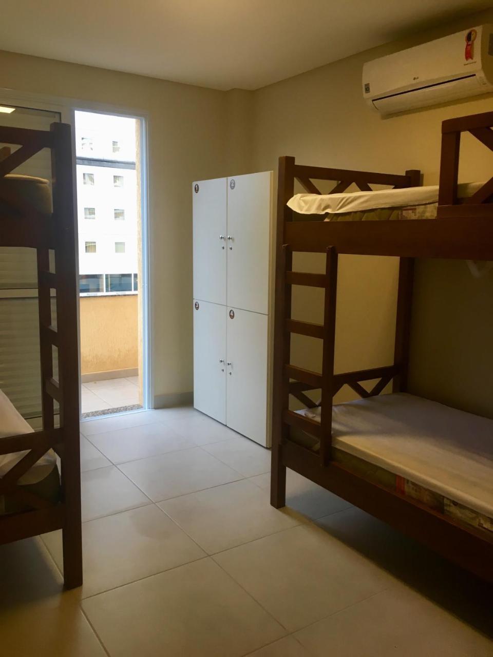 Cama em Dormitório Masculino com 4 Camas