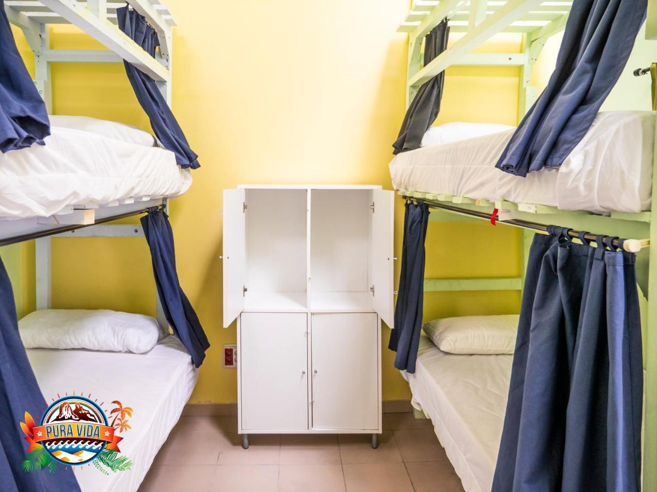 Cama en habitación compartida de 8 camas