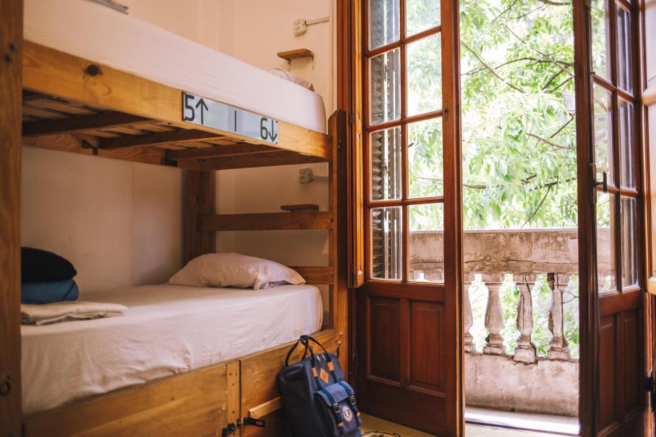 Cama Individual en dormitorio compartido de 6 camas