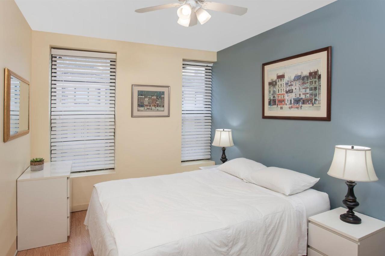 Habitación privada con cama grande y baño compartido