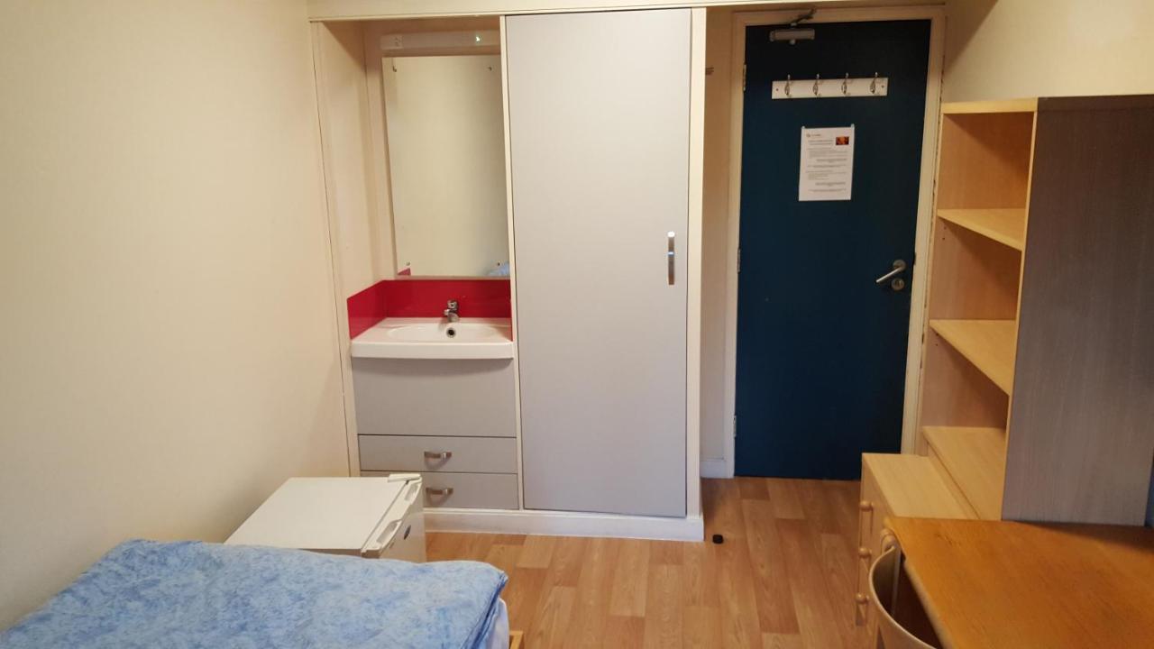 Habitación Individual Estándar con baño compartido