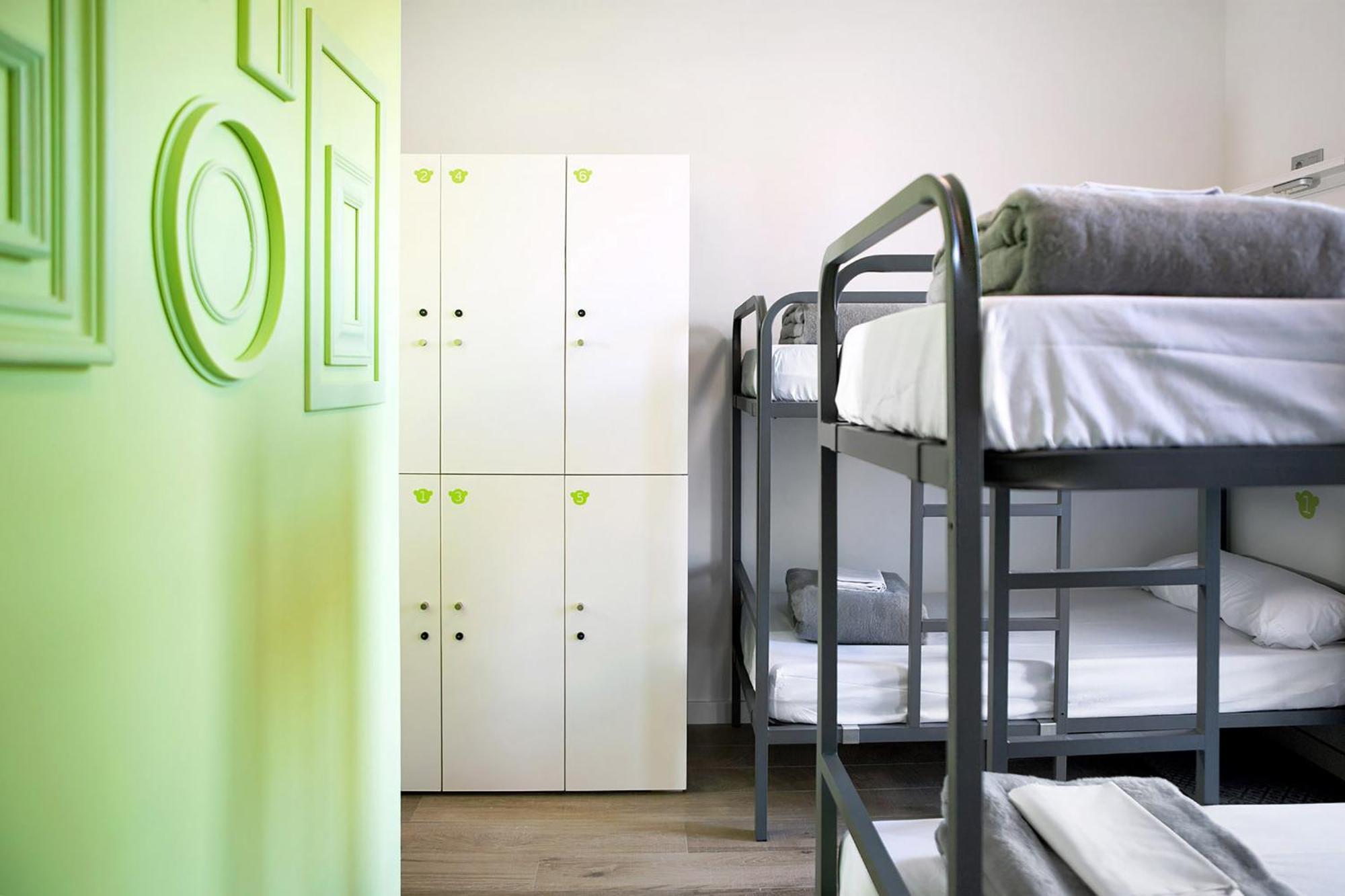 Bed in 6-Bed Female Dormitory Room with Private Bathroom,787418718:JPEG