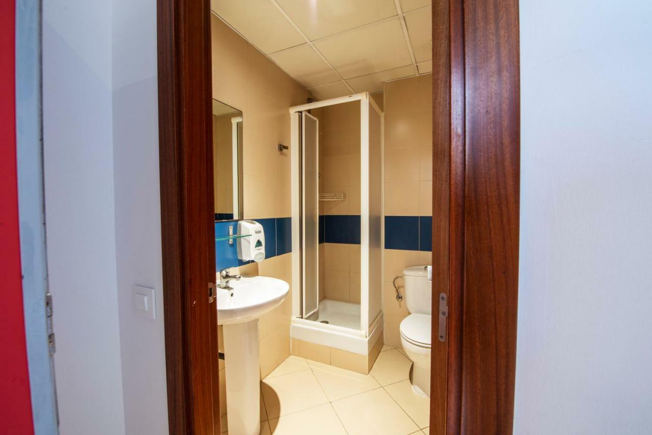 Habitación privada de 10 camas con baño