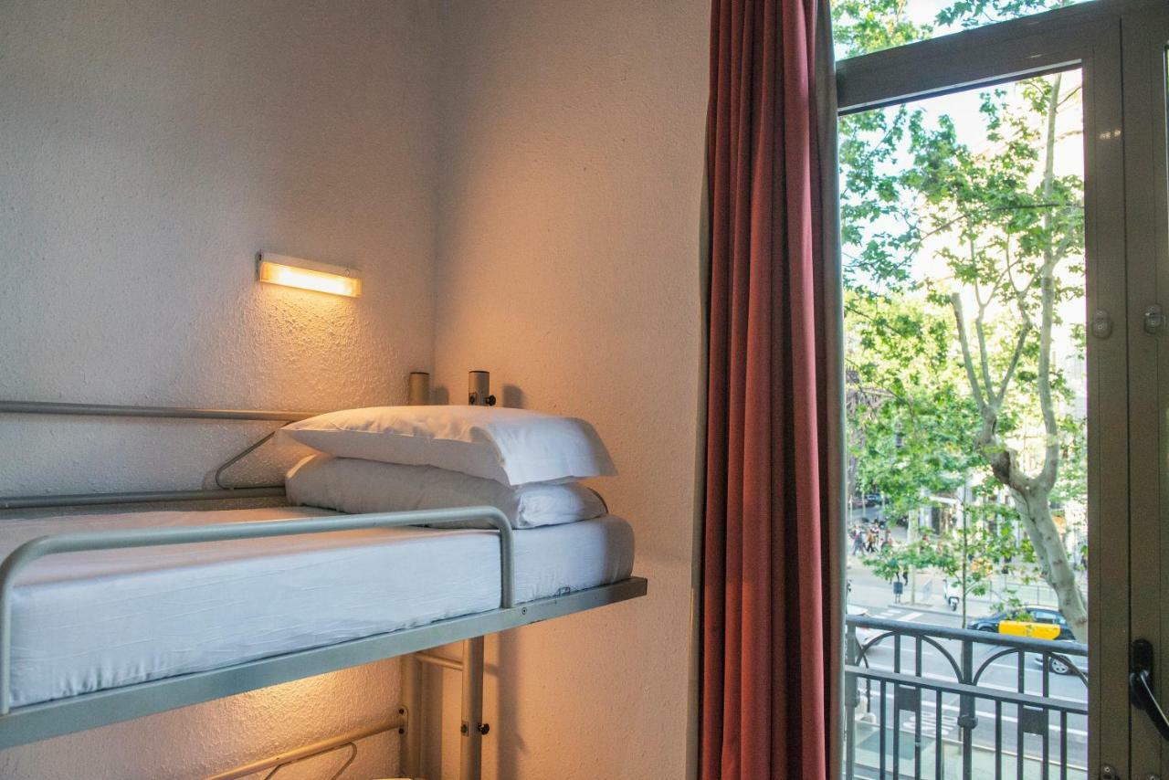 Habitación privada de 8 camas con baño
